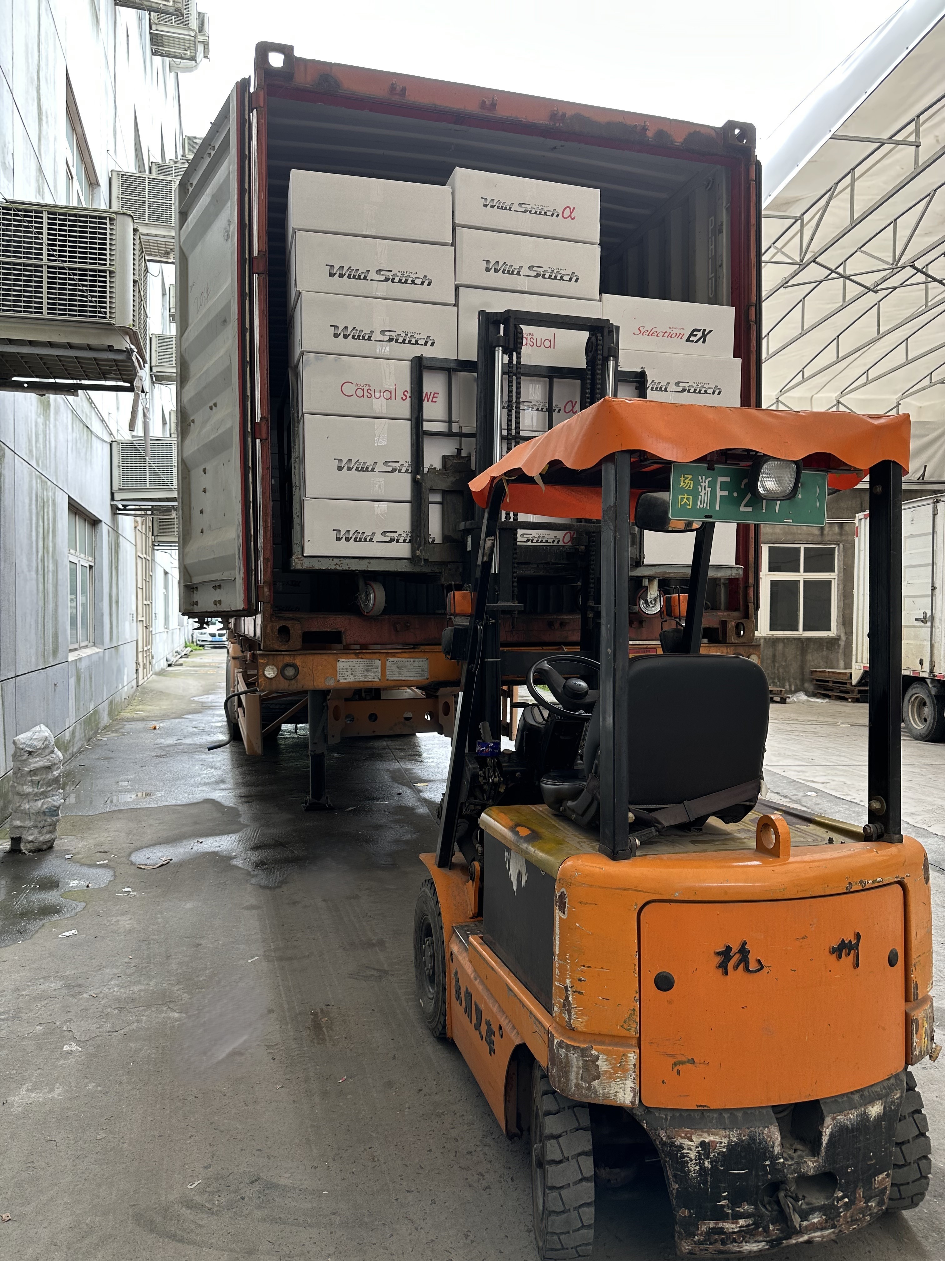 Zhejiang Tianmei Auto Seat Cover Co., Ltd. mengatur penghantaran hari ini dengan kualiti dan kapasiti terjamin!